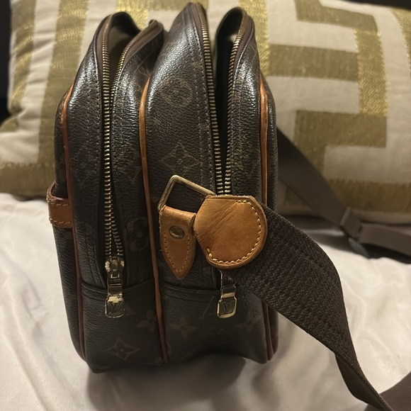 Louis Vuitton Monogram Reporter PM Bag - Picture 4 of 7